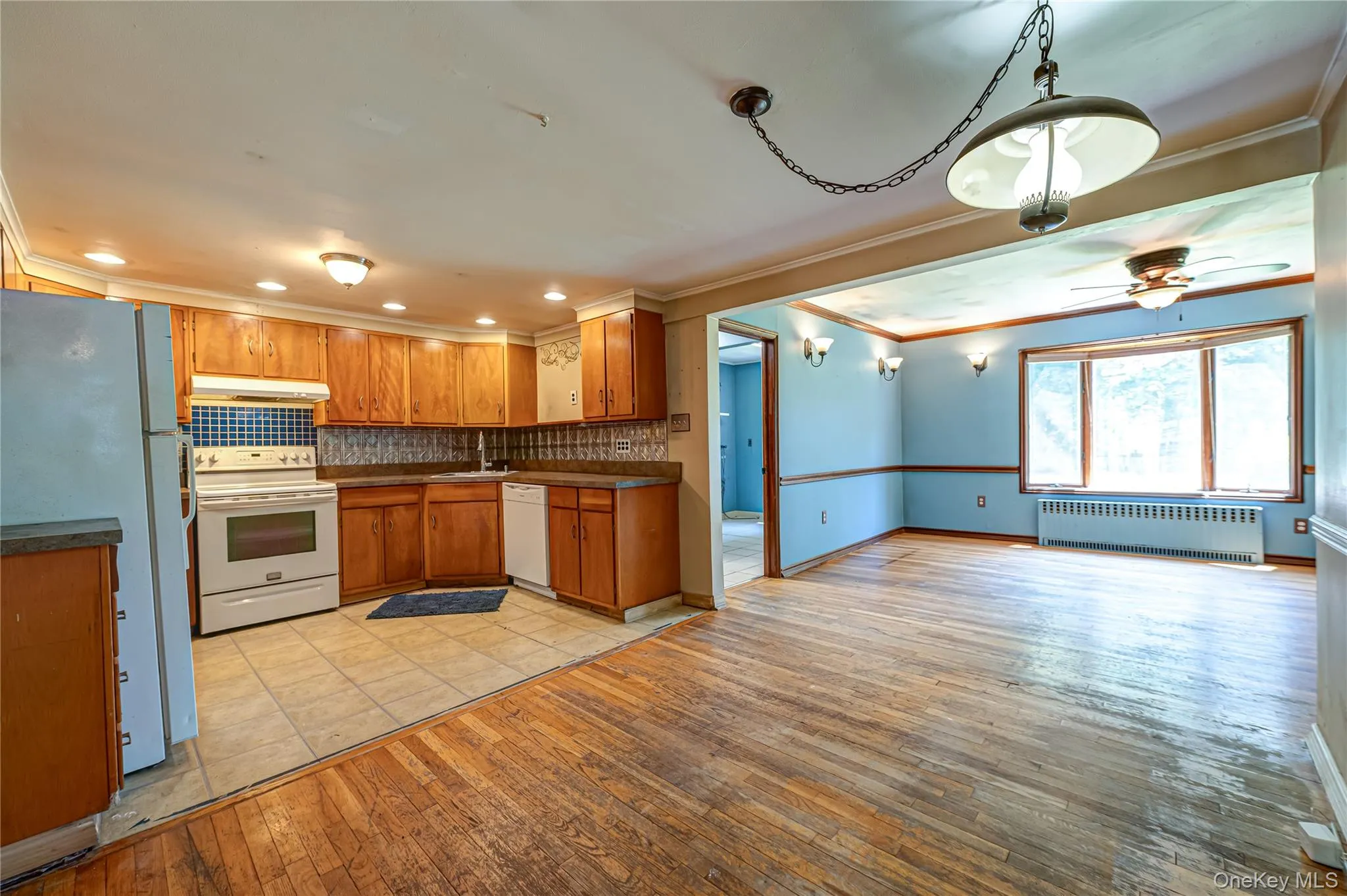 Kitchen/Dining/Den Kitchen/Dining/Den