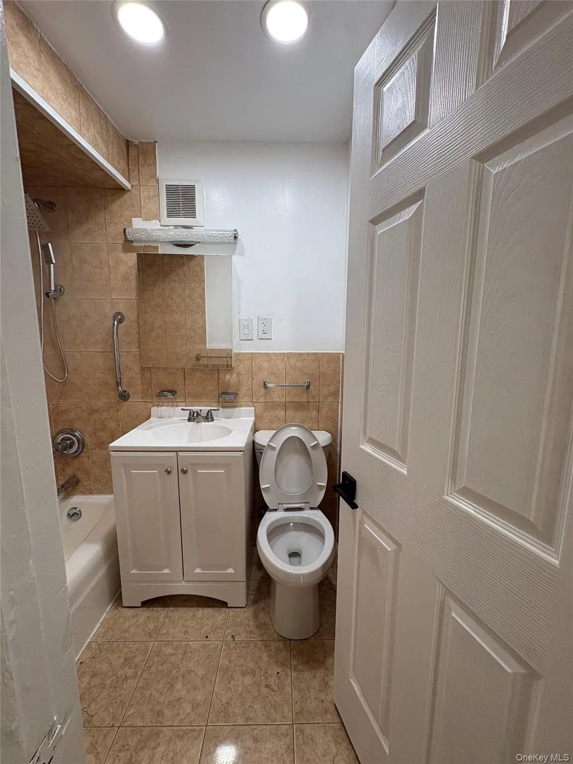 4027 Edson Avenue, New York, NY, 4 Bedrooms Bedrooms, 7 Rooms Rooms,1 BathroomBathrooms,Residential Lease,For Rent,Edson,0,1021540 4027 Edson Avenue, New York, NY, 4 Bedrooms Bedrooms, 7 Rooms Rooms,1 BathroomBathrooms,Residential Lease,For Rent,Edson,0,1021540