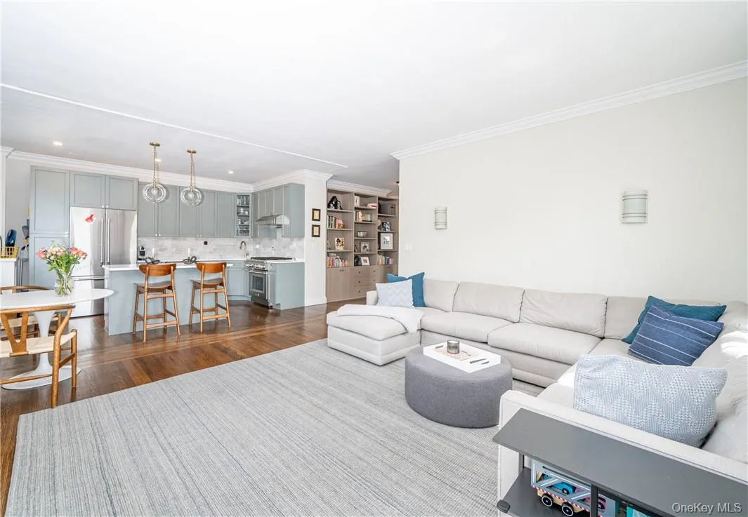 Open floorplan. Open floorplan.