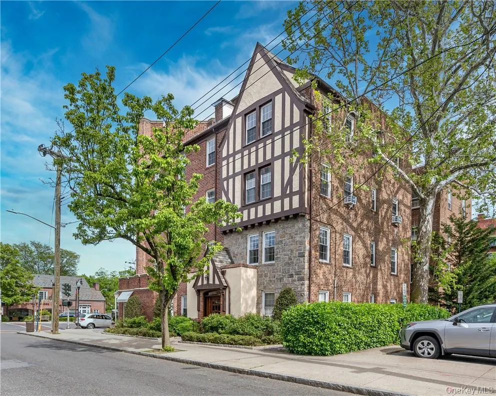 Cedar Street Condominium in the heart of Bronxville Village only steps away from the Bronxville Metro North Train and the Bronxville School campus Cedar Street Condominium in the heart of Bronxville Village only steps away from the Bronxville Metro North Train and the Bronxville School campus