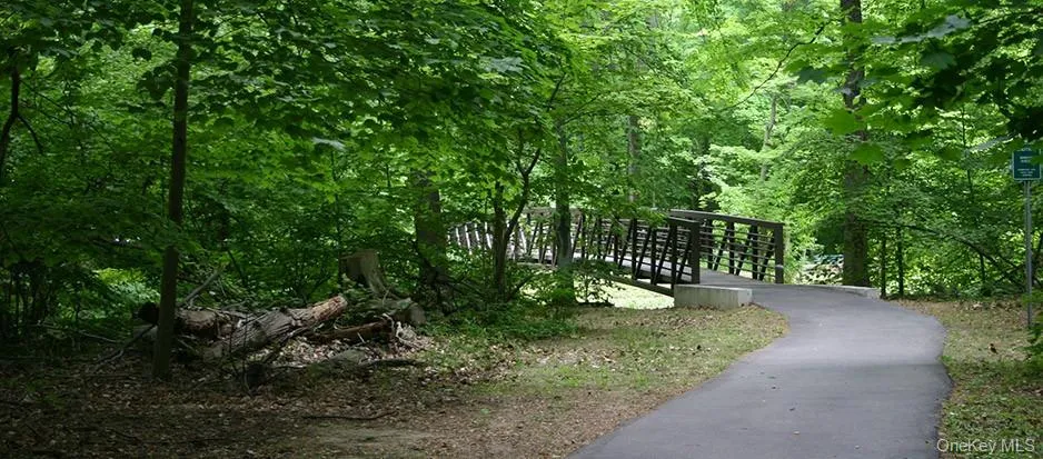 Bronx River Path for walking, jogging and riding. Bronx River Path for walking, jogging and riding.