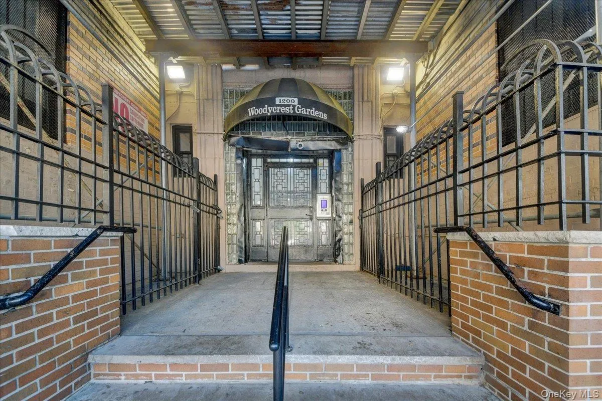 1200 Woodycrest Avenue, New York, NY, 4 Rooms Rooms,1 BathroomBathrooms,Residential,For Rent,Woodycrest,0,1021556 1200 Woodycrest Avenue, New York, NY, 4 Rooms Rooms,1 BathroomBathrooms,Residential,For Rent,Woodycrest,0,1021556