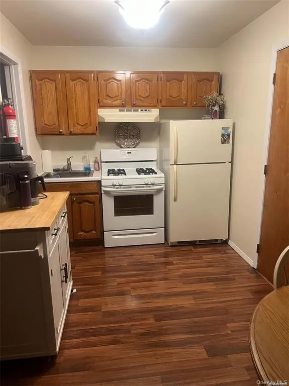 33 Deer Park Avenue, Babylon, NY, 1 Bedroom Bedrooms, 3 Rooms Rooms,1 BathroomBathrooms,Residential Lease,For Rent,Deer Park,0,1021564 33 Deer Park Avenue, Babylon, NY, 1 Bedroom Bedrooms, 3 Rooms Rooms,1 BathroomBathrooms,Residential Lease,For Rent,Deer Park,0,1021564