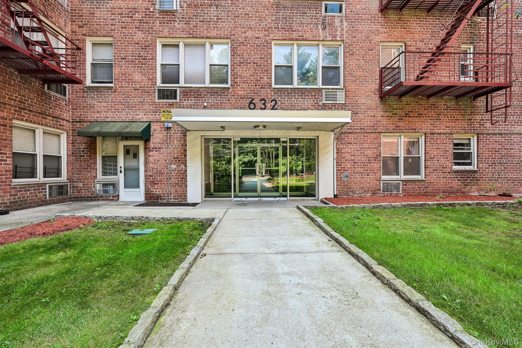 632 Palmer Road, Yonkers, NY, 1 Bedroom Bedrooms, 3 Rooms Rooms,1 BathroomBathrooms,Residential,For Rent,Palmer,0,1021589 632 Palmer Road, Yonkers, NY, 1 Bedroom Bedrooms, 3 Rooms Rooms,1 BathroomBathrooms,Residential,For Rent,Palmer,0,1021589