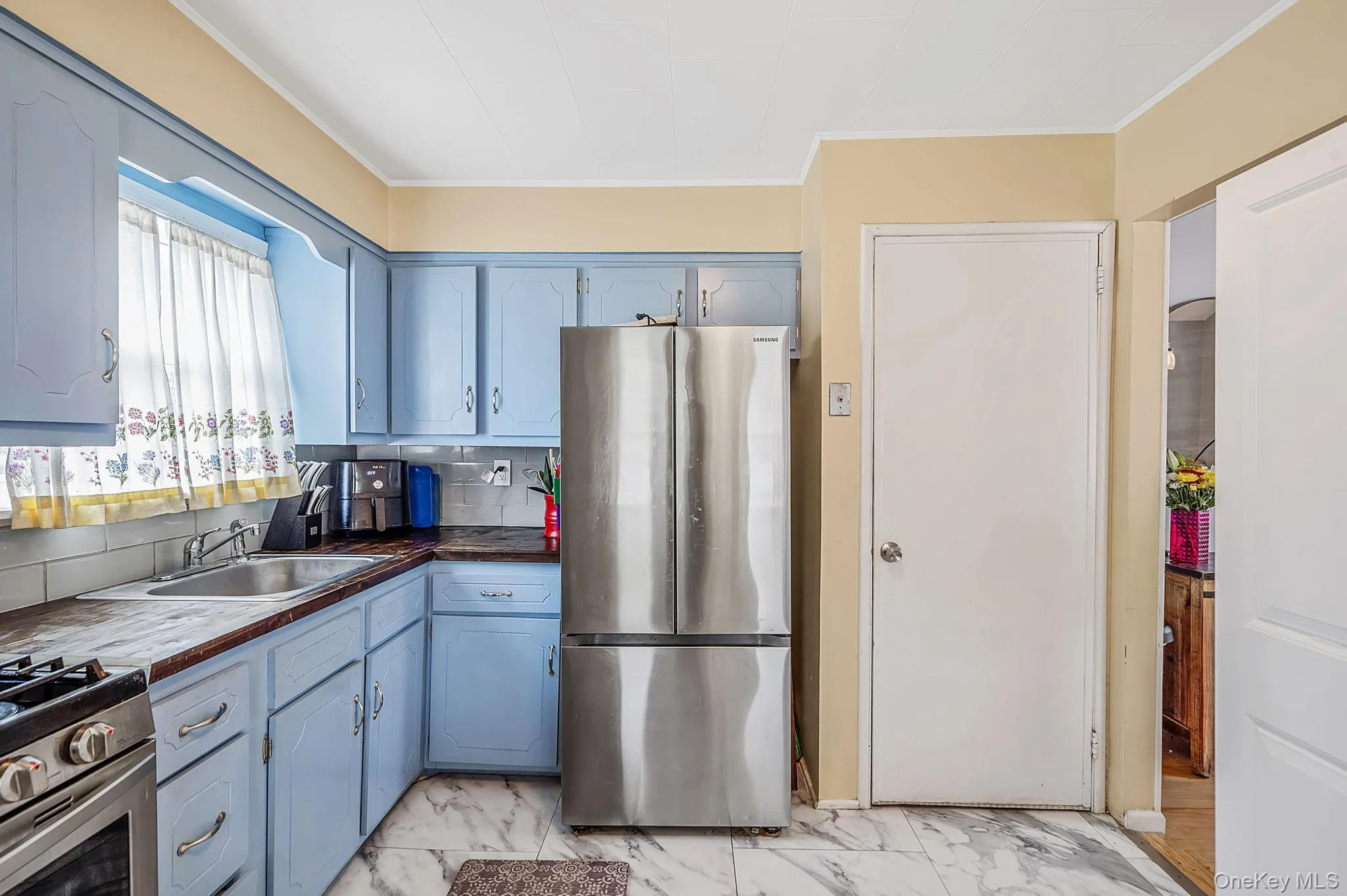 1 Blue Spruce Lane, Smithtown, NY, 3 Bedrooms Bedrooms, 8 Rooms Rooms,2 BathroomsBathrooms,Residential,For Rent,Blue Spruce,0,1021591 1 Blue Spruce Lane, Smithtown, NY, 3 Bedrooms Bedrooms, 8 Rooms Rooms,2 BathroomsBathrooms,Residential,For Rent,Blue Spruce,0,1021591