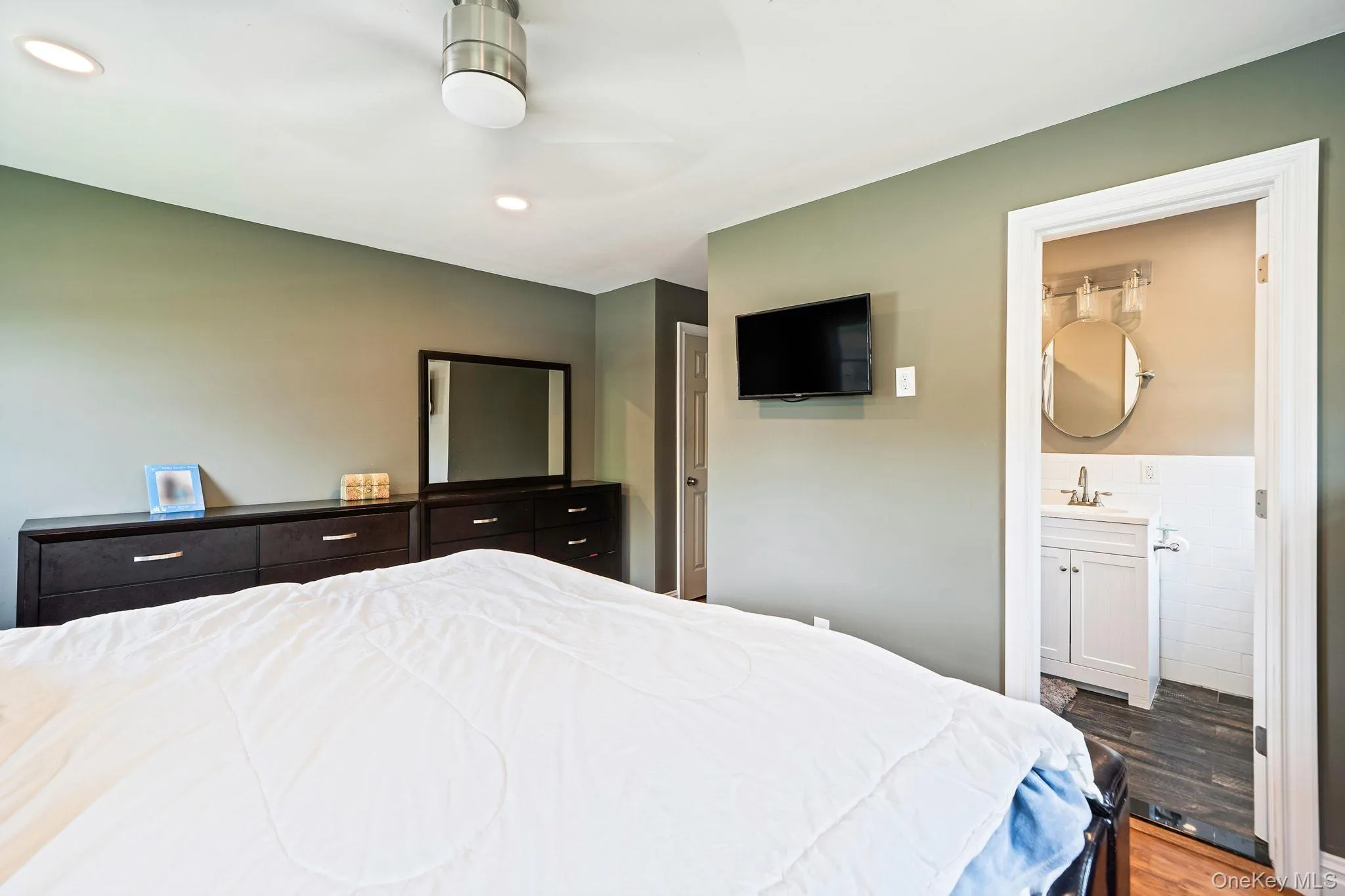 1 Blue Spruce Lane, Smithtown, NY, 3 Bedrooms Bedrooms, 8 Rooms Rooms,2 BathroomsBathrooms,Residential,For Rent,Blue Spruce,0,1021591 1 Blue Spruce Lane, Smithtown, NY, 3 Bedrooms Bedrooms, 8 Rooms Rooms,2 BathroomsBathrooms,Residential,For Rent,Blue Spruce,0,1021591