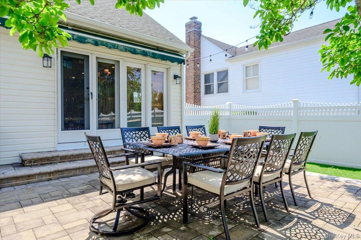 311 Blackheath Road, Hempstead, NY, 3 Bedrooms Bedrooms, 8 Rooms Rooms,2 BathroomsBathrooms,Residential,For Rent,Blackheath,0,1021595 311 Blackheath Road, Hempstead, NY, 3 Bedrooms Bedrooms, 8 Rooms Rooms,2 BathroomsBathrooms,Residential,For Rent,Blackheath,0,1021595
