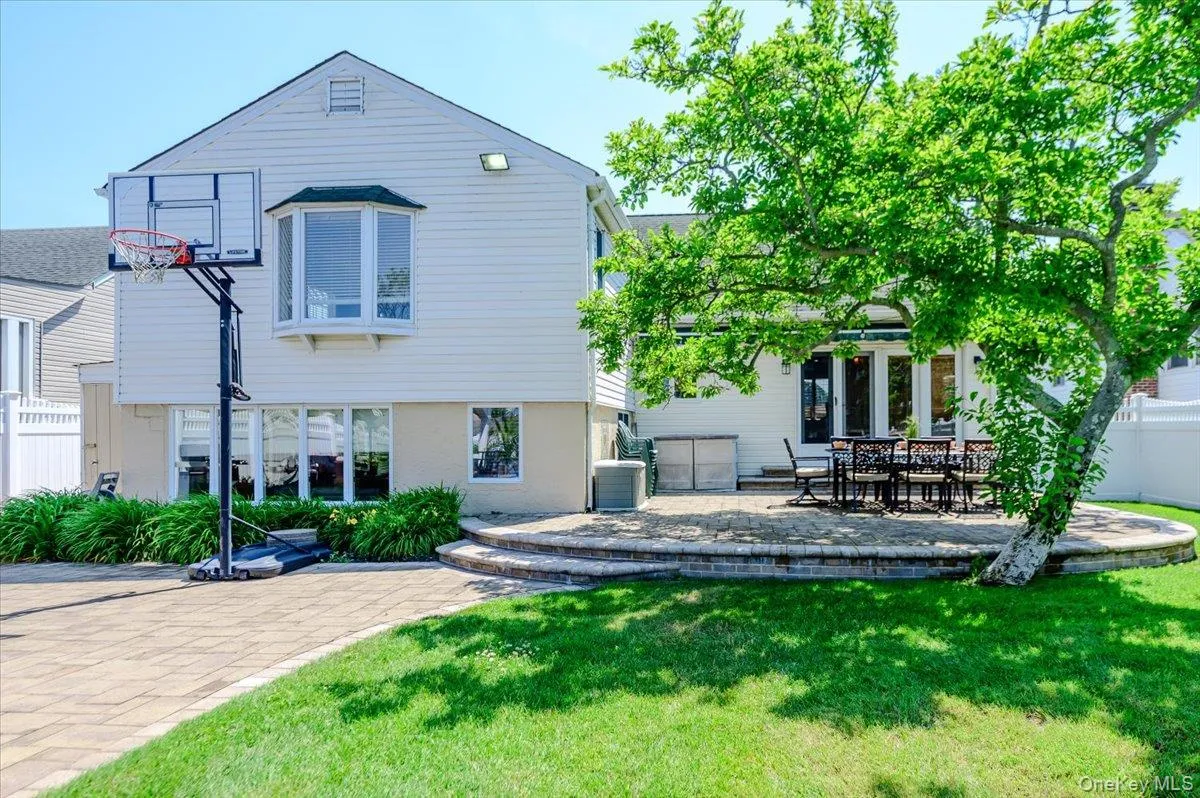 311 Blackheath Road, Hempstead, NY, 3 Bedrooms Bedrooms, 8 Rooms Rooms,2 BathroomsBathrooms,Residential,For Rent,Blackheath,0,1021595 311 Blackheath Road, Hempstead, NY, 3 Bedrooms Bedrooms, 8 Rooms Rooms,2 BathroomsBathrooms,Residential,For Rent,Blackheath,0,1021595