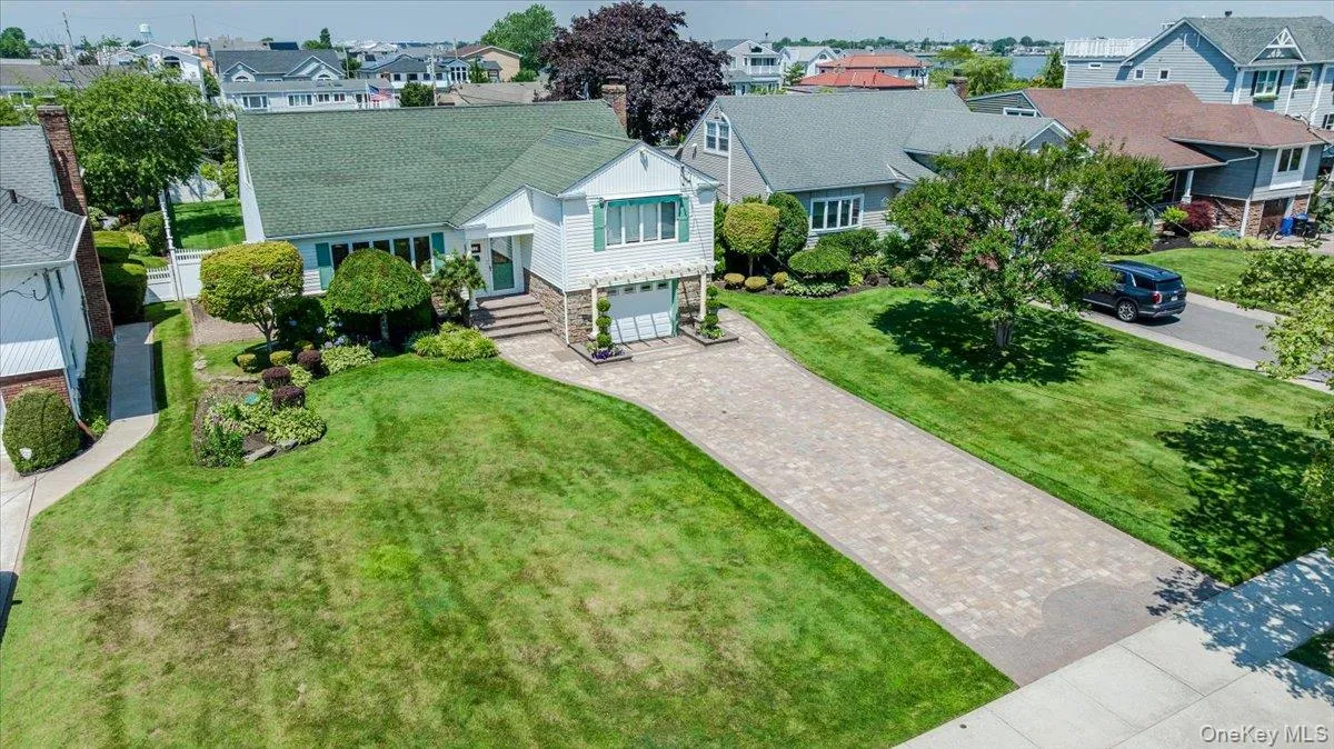 311 Blackheath Road, Hempstead, NY, 3 Bedrooms Bedrooms, 8 Rooms Rooms,2 BathroomsBathrooms,Residential,For Rent,Blackheath,0,1021595 311 Blackheath Road, Hempstead, NY, 3 Bedrooms Bedrooms, 8 Rooms Rooms,2 BathroomsBathrooms,Residential,For Rent,Blackheath,0,1021595