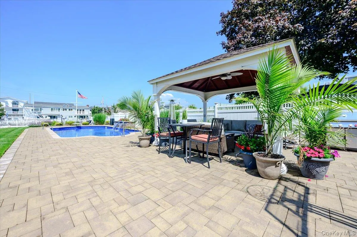 311 Blackheath Road, Hempstead, NY, 3 Bedrooms Bedrooms, 8 Rooms Rooms,2 BathroomsBathrooms,Residential,For Rent,Blackheath,0,1021595 311 Blackheath Road, Hempstead, NY, 3 Bedrooms Bedrooms, 8 Rooms Rooms,2 BathroomsBathrooms,Residential,For Rent,Blackheath,0,1021595