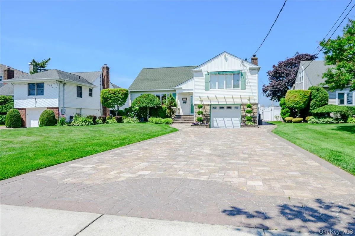 311 Blackheath Road, Hempstead, NY, 3 Bedrooms Bedrooms, 8 Rooms Rooms,2 BathroomsBathrooms,Residential,For Rent,Blackheath,0,1021595 311 Blackheath Road, Hempstead, NY, 3 Bedrooms Bedrooms, 8 Rooms Rooms,2 BathroomsBathrooms,Residential,For Rent,Blackheath,0,1021595