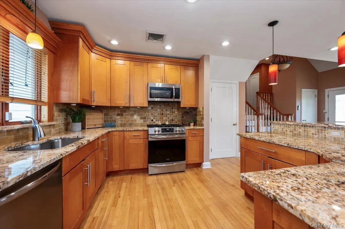 311 Blackheath Road, Hempstead, NY, 3 Bedrooms Bedrooms, 8 Rooms Rooms,2 BathroomsBathrooms,Residential,For Rent,Blackheath,0,1021595 311 Blackheath Road, Hempstead, NY, 3 Bedrooms Bedrooms, 8 Rooms Rooms,2 BathroomsBathrooms,Residential,For Rent,Blackheath,0,1021595