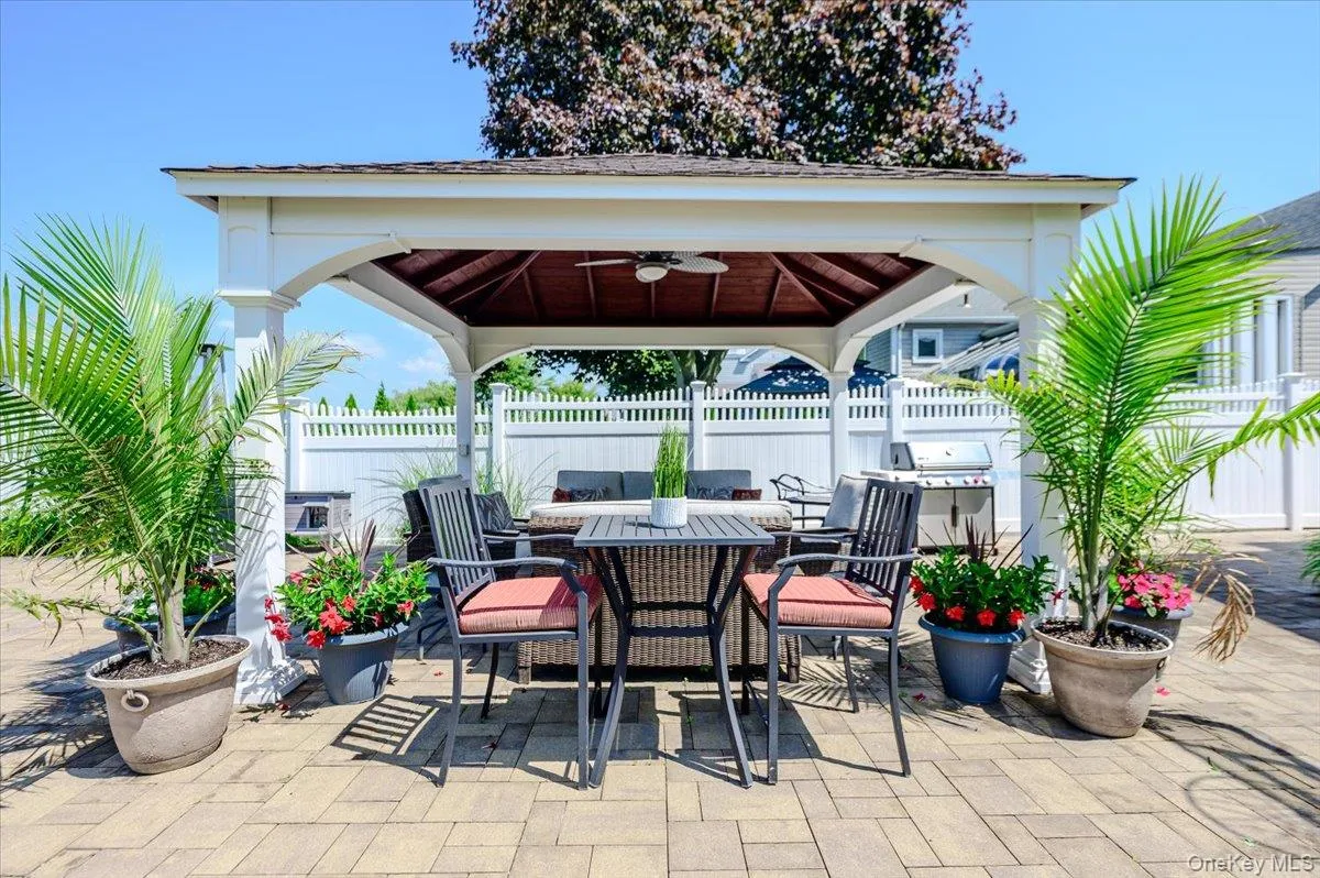 311 Blackheath Road, Hempstead, NY, 3 Bedrooms Bedrooms, 8 Rooms Rooms,2 BathroomsBathrooms,Residential,For Rent,Blackheath,0,1021595 311 Blackheath Road, Hempstead, NY, 3 Bedrooms Bedrooms, 8 Rooms Rooms,2 BathroomsBathrooms,Residential,For Rent,Blackheath,0,1021595