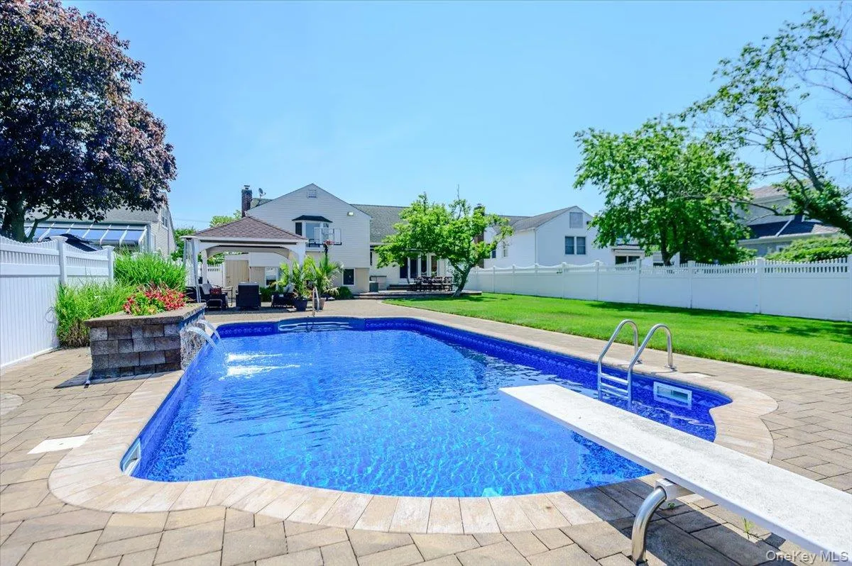 311 Blackheath Road, Hempstead, NY, 3 Bedrooms Bedrooms, 8 Rooms Rooms,2 BathroomsBathrooms,Residential,For Rent,Blackheath,0,1021595 311 Blackheath Road, Hempstead, NY, 3 Bedrooms Bedrooms, 8 Rooms Rooms,2 BathroomsBathrooms,Residential,For Rent,Blackheath,0,1021595