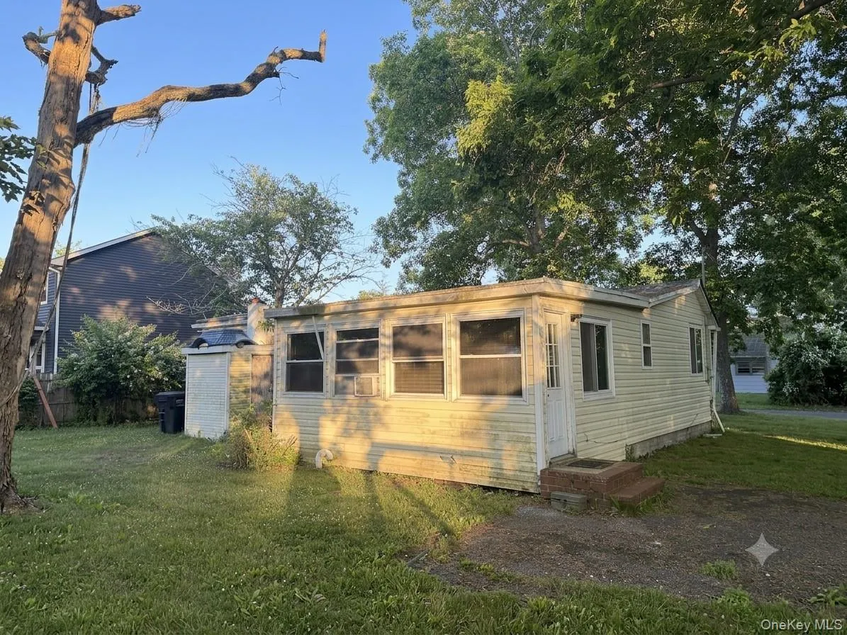 33 Elm Road, Brookhaven, NY, 3 Bedrooms Bedrooms, 7 Rooms Rooms,1 BathroomBathrooms,Residential,For Rent,Elm,0,1021600 33 Elm Road, Brookhaven, NY, 3 Bedrooms Bedrooms, 7 Rooms Rooms,1 BathroomBathrooms,Residential,For Rent,Elm,0,1021600