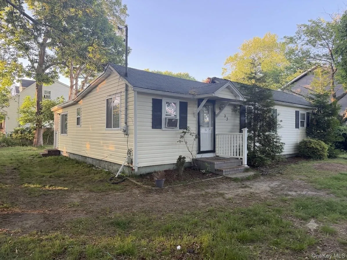 33 Elm Road, Brookhaven, NY, 3 Bedrooms Bedrooms, 7 Rooms Rooms,1 BathroomBathrooms,Residential,For Rent,Elm,0,1021600 33 Elm Road, Brookhaven, NY, 3 Bedrooms Bedrooms, 7 Rooms Rooms,1 BathroomBathrooms,Residential,For Rent,Elm,0,1021600