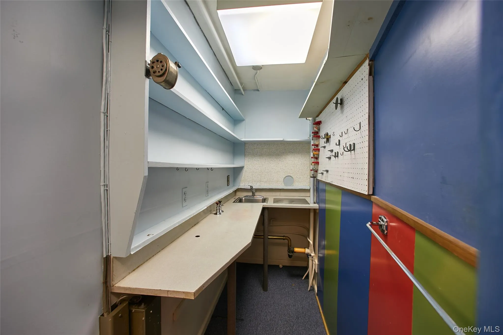 Office - storage room Office - storage room