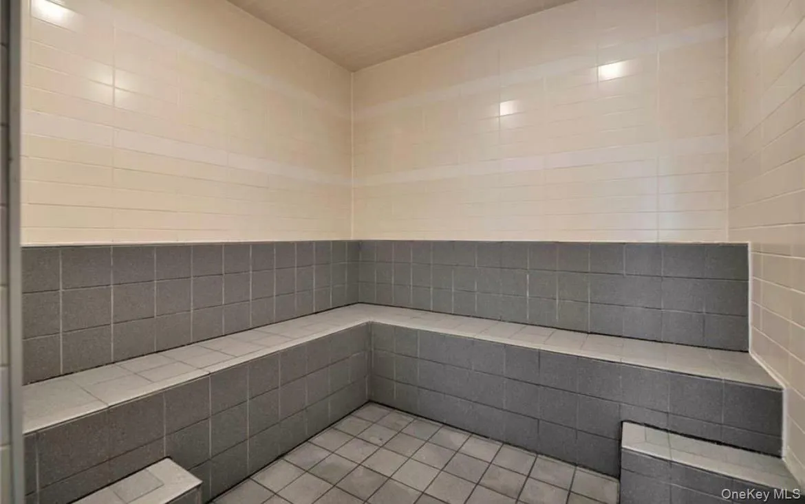 Steamroom Steamroom
