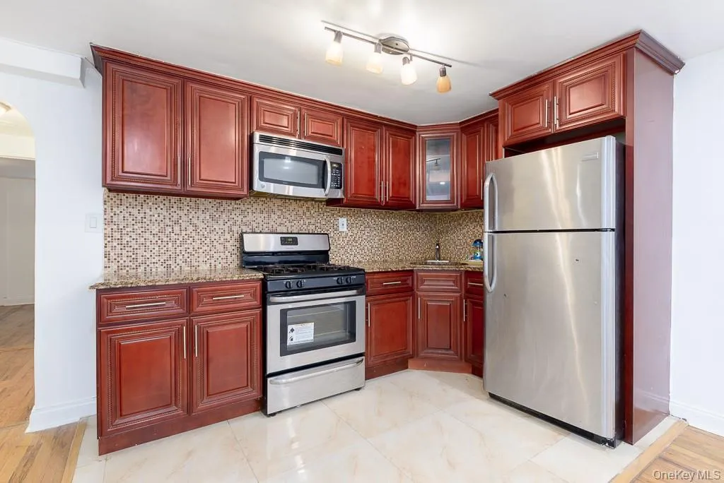 657 96, New York, NY, 2 Bedrooms Bedrooms, 4 Rooms Rooms,1 BathroomBathrooms,Residential Lease,For Rent,96,0,1021616 657 96, New York, NY, 2 Bedrooms Bedrooms, 4 Rooms Rooms,1 BathroomBathrooms,Residential Lease,For Rent,96,0,1021616
