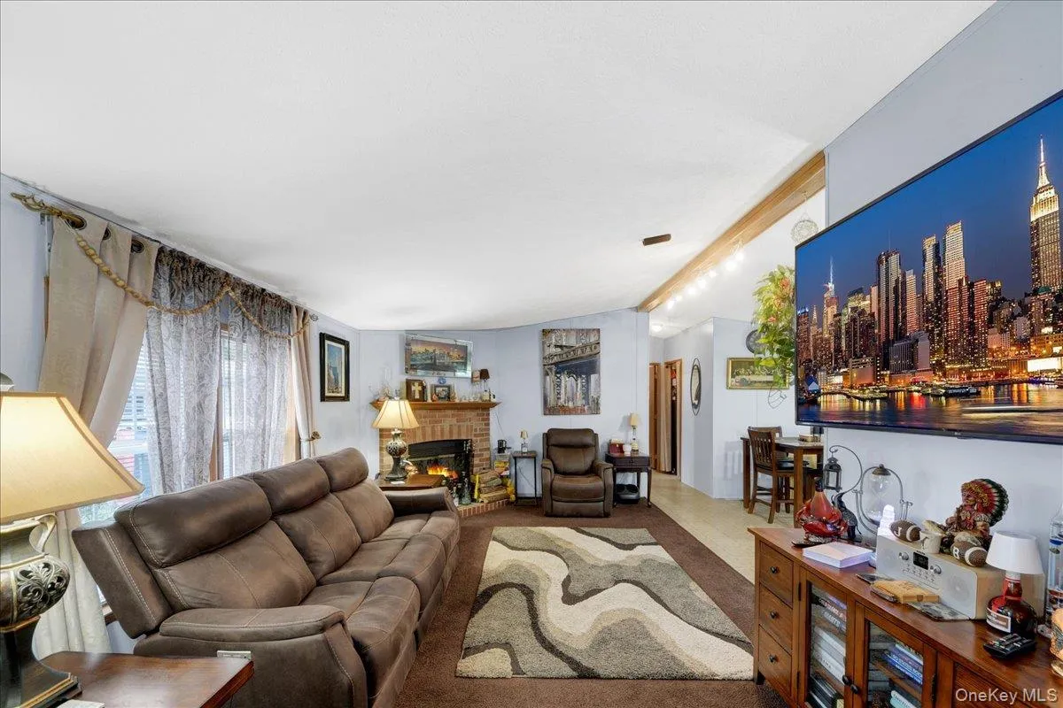 6 Hopf, Clarkstown, NY, 4 Bedrooms Bedrooms, 7 Rooms Rooms,2 BathroomsBathrooms,Residential,For Rent,Hopf,0,1021628 6 Hopf, Clarkstown, NY, 4 Bedrooms Bedrooms, 7 Rooms Rooms,2 BathroomsBathrooms,Residential,For Rent,Hopf,0,1021628