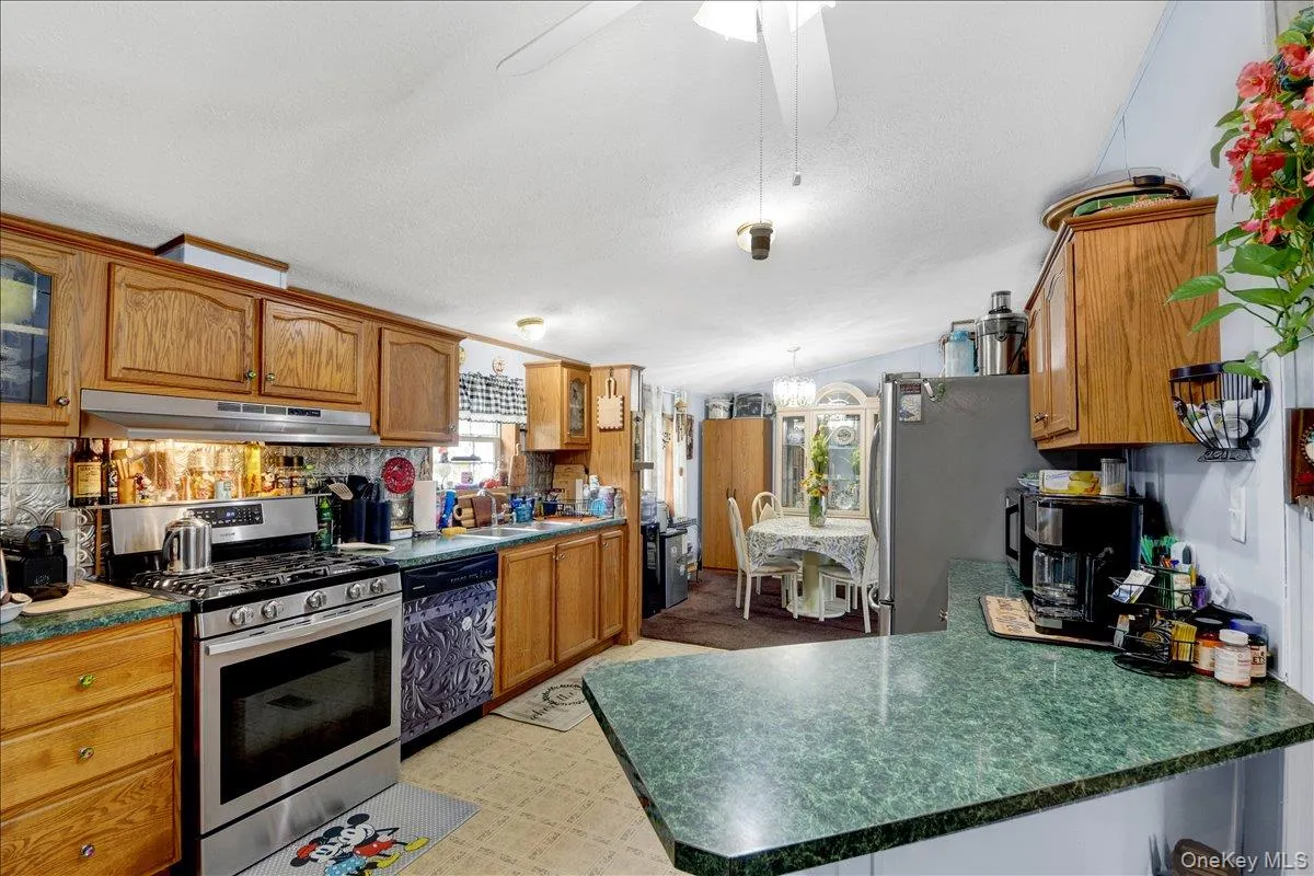 6 Hopf, Clarkstown, NY, 4 Bedrooms Bedrooms, 7 Rooms Rooms,2 BathroomsBathrooms,Residential,For Rent,Hopf,0,1021628 6 Hopf, Clarkstown, NY, 4 Bedrooms Bedrooms, 7 Rooms Rooms,2 BathroomsBathrooms,Residential,For Rent,Hopf,0,1021628