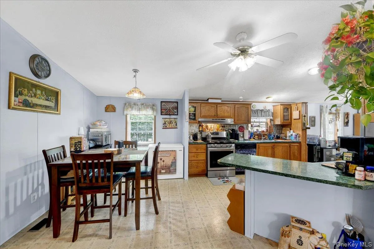 6 Hopf, Clarkstown, NY, 4 Bedrooms Bedrooms, 7 Rooms Rooms,2 BathroomsBathrooms,Residential,For Rent,Hopf,0,1021628 6 Hopf, Clarkstown, NY, 4 Bedrooms Bedrooms, 7 Rooms Rooms,2 BathroomsBathrooms,Residential,For Rent,Hopf,0,1021628