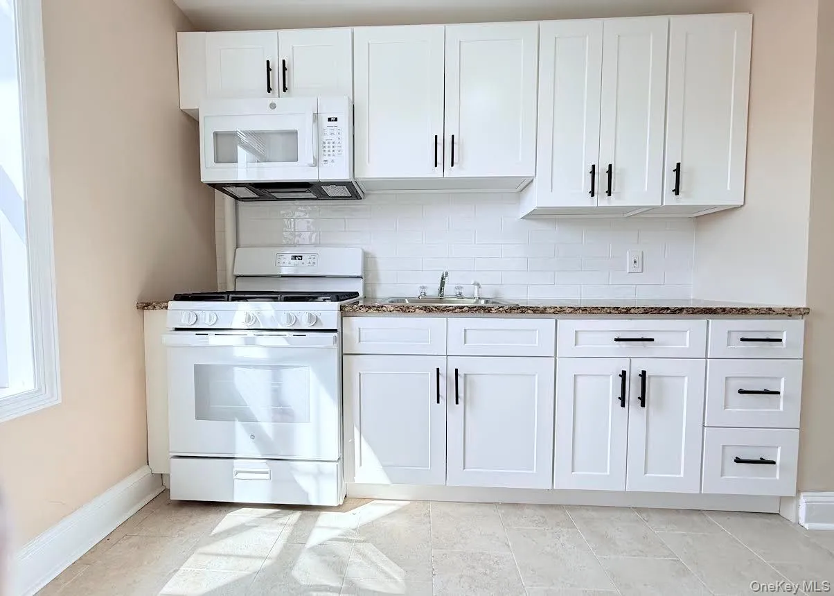 12 Chatsworth Avenue, Mamaroneck, NY, 1 Bedroom Bedrooms, 3 Rooms Rooms,1 BathroomBathrooms,Residential Lease,For Rent,Chatsworth,0,1021630 12 Chatsworth Avenue, Mamaroneck, NY, 1 Bedroom Bedrooms, 3 Rooms Rooms,1 BathroomBathrooms,Residential Lease,For Rent,Chatsworth,0,1021630
