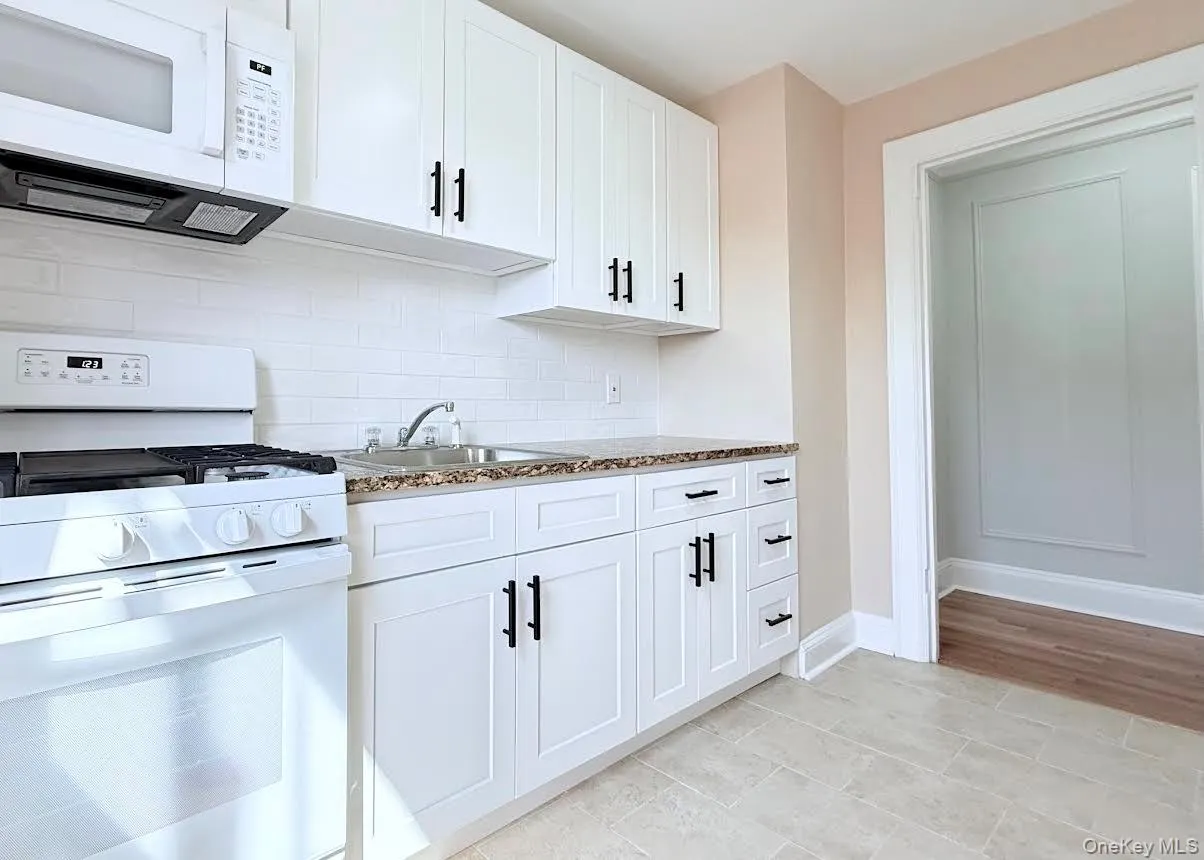 12 Chatsworth Avenue, Mamaroneck, NY, 1 Bedroom Bedrooms, 3 Rooms Rooms,1 BathroomBathrooms,Residential Lease,For Rent,Chatsworth,0,1021630 12 Chatsworth Avenue, Mamaroneck, NY, 1 Bedroom Bedrooms, 3 Rooms Rooms,1 BathroomBathrooms,Residential Lease,For Rent,Chatsworth,0,1021630