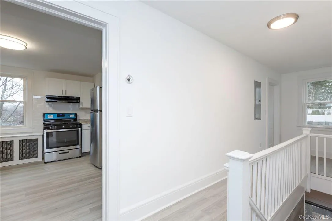2nd Floor Unit w/ Private Entrance 2nd Floor Unit w/ Private Entrance
