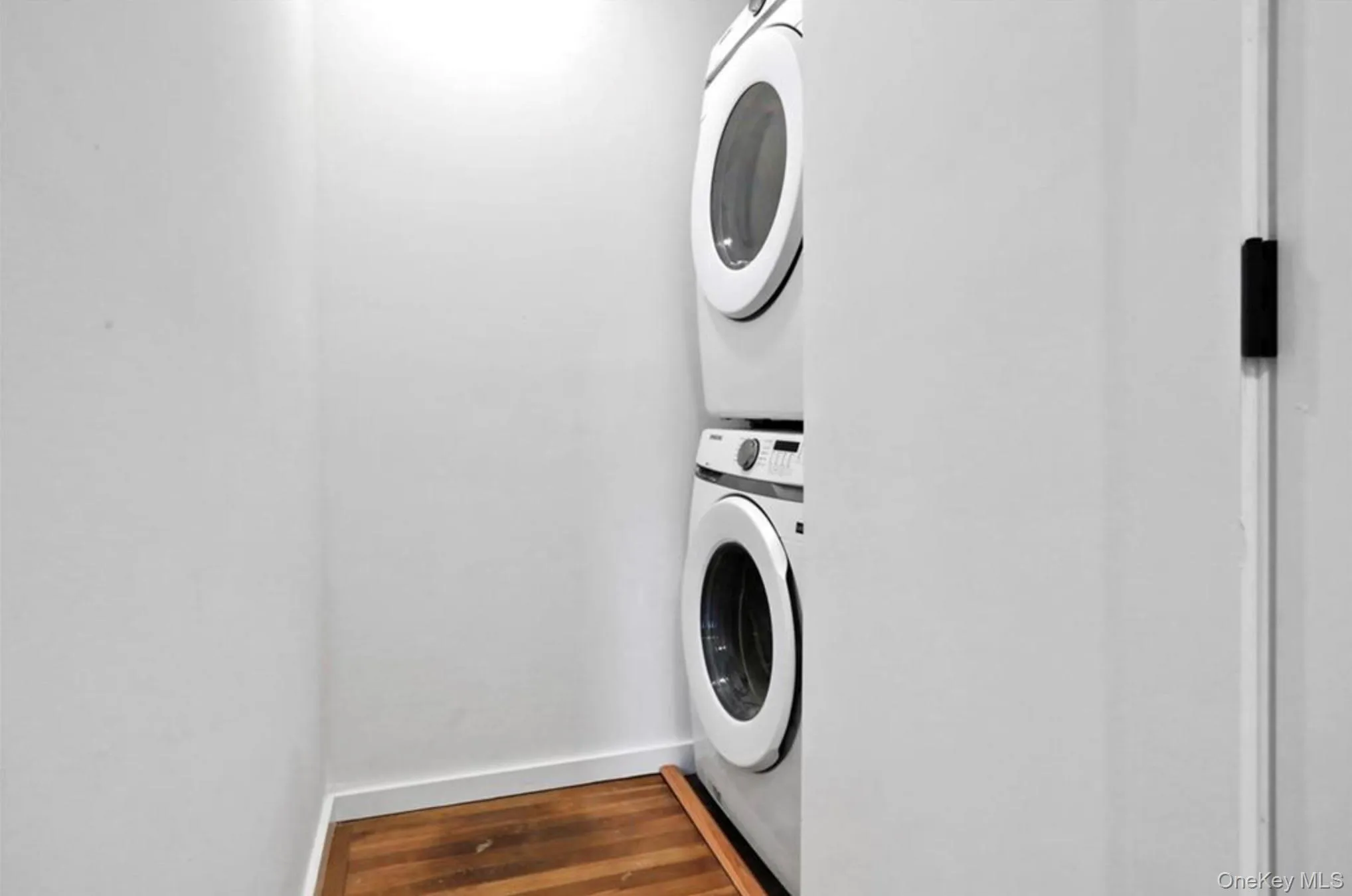 27 Tioronda Avenue, Beacon, NY, 2 Bedrooms Bedrooms, 4 Rooms Rooms,1 BathroomBathrooms,Residential Lease,For Rent,Tioronda,0,1021641 27 Tioronda Avenue, Beacon, NY, 2 Bedrooms Bedrooms, 4 Rooms Rooms,1 BathroomBathrooms,Residential Lease,For Rent,Tioronda,0,1021641