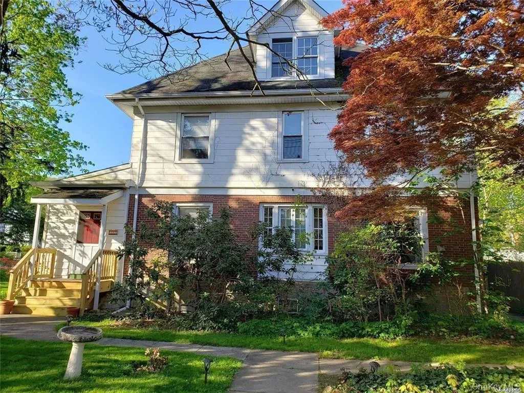 Incredible Victorian Style 2 Family Home with a Backyard Incredible Victorian Style 2 Family Home with a Backyard