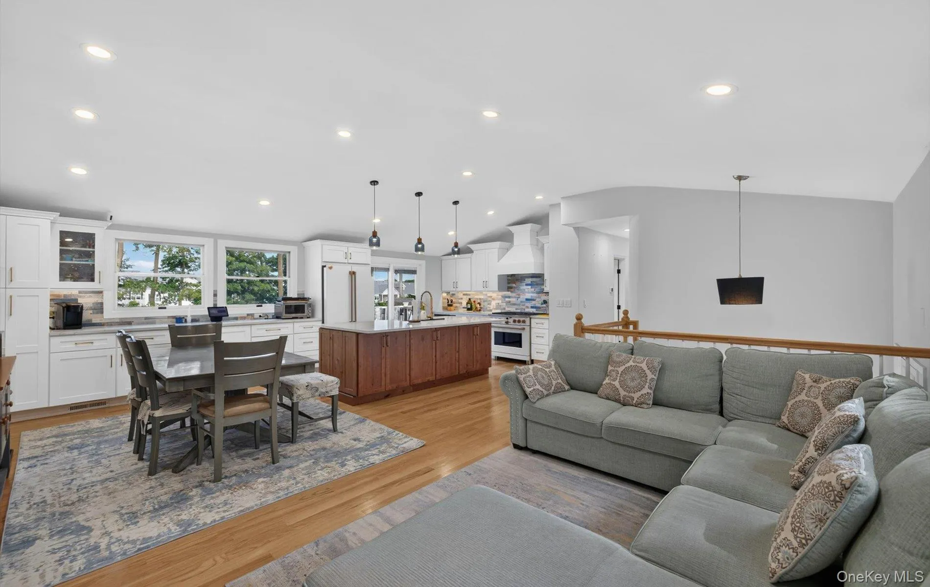 42 Broadway, Brookhaven, NY, 5 Bedrooms Bedrooms, 8 Rooms Rooms,2 BathroomsBathrooms,Residential,For Rent,Broadway,0,1021664 42 Broadway, Brookhaven, NY, 5 Bedrooms Bedrooms, 8 Rooms Rooms,2 BathroomsBathrooms,Residential,For Rent,Broadway,0,1021664