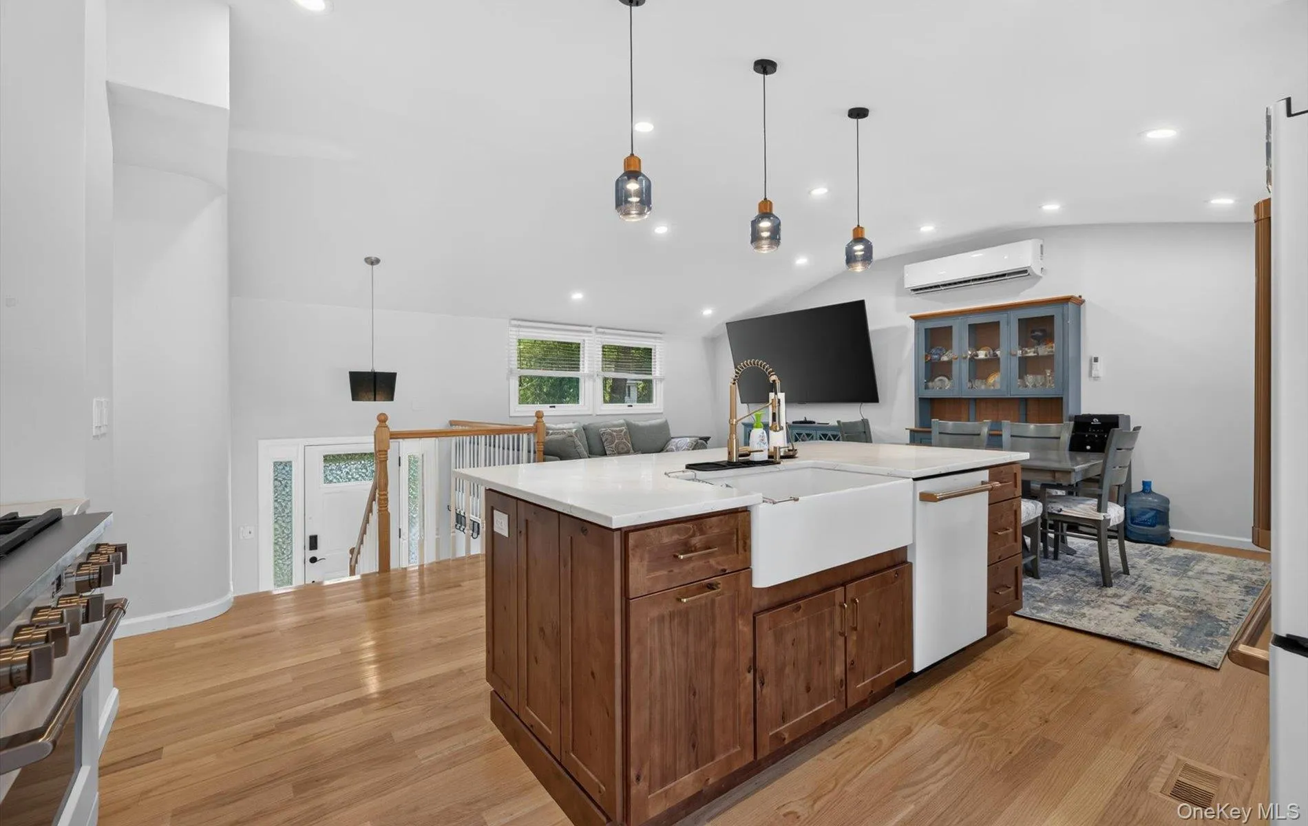 42 Broadway, Brookhaven, NY, 5 Bedrooms Bedrooms, 8 Rooms Rooms,2 BathroomsBathrooms,Residential,For Rent,Broadway,0,1021664 42 Broadway, Brookhaven, NY, 5 Bedrooms Bedrooms, 8 Rooms Rooms,2 BathroomsBathrooms,Residential,For Rent,Broadway,0,1021664