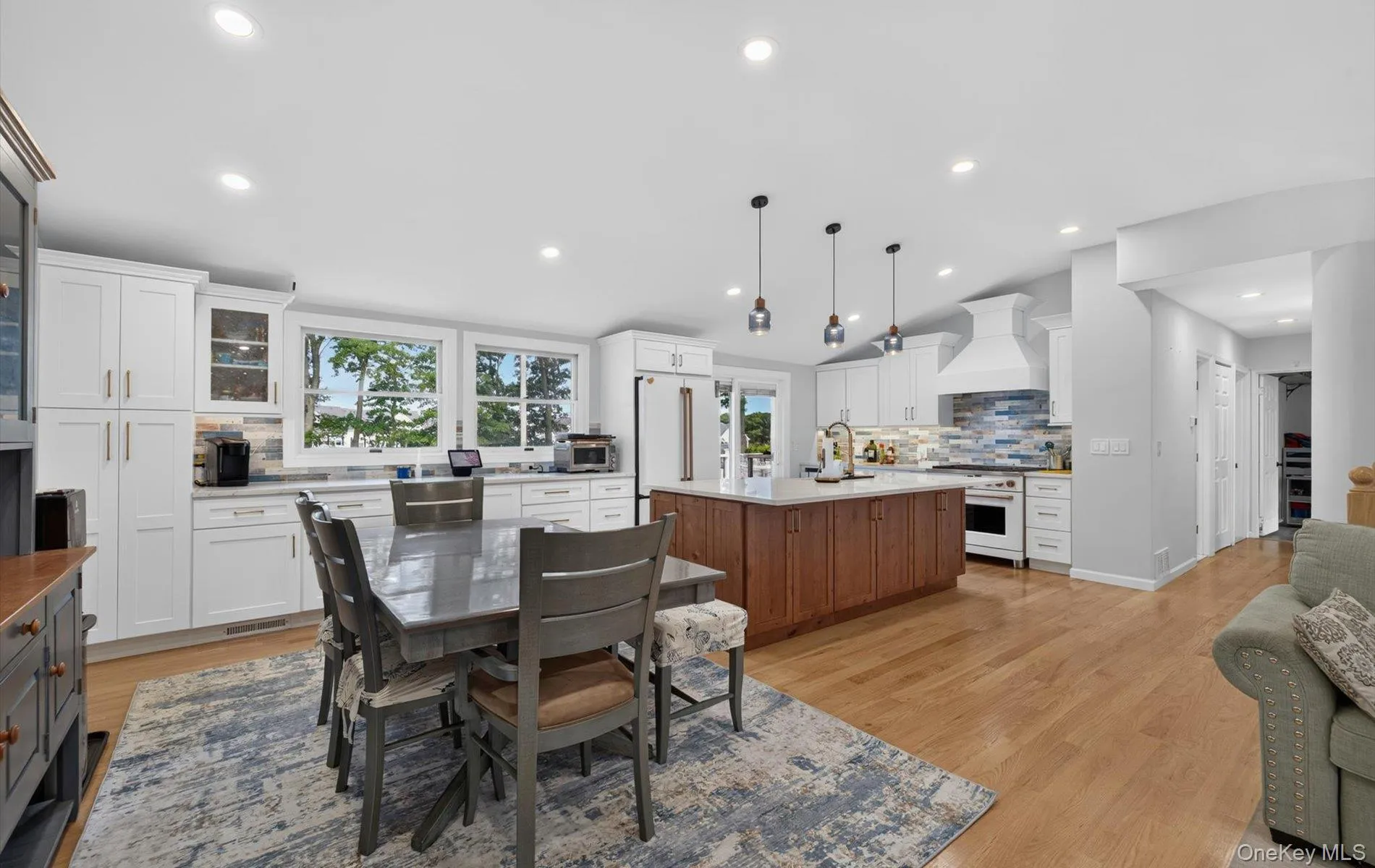 42 Broadway, Brookhaven, NY, 5 Bedrooms Bedrooms, 8 Rooms Rooms,2 BathroomsBathrooms,Residential,For Rent,Broadway,0,1021664 42 Broadway, Brookhaven, NY, 5 Bedrooms Bedrooms, 8 Rooms Rooms,2 BathroomsBathrooms,Residential,For Rent,Broadway,0,1021664
