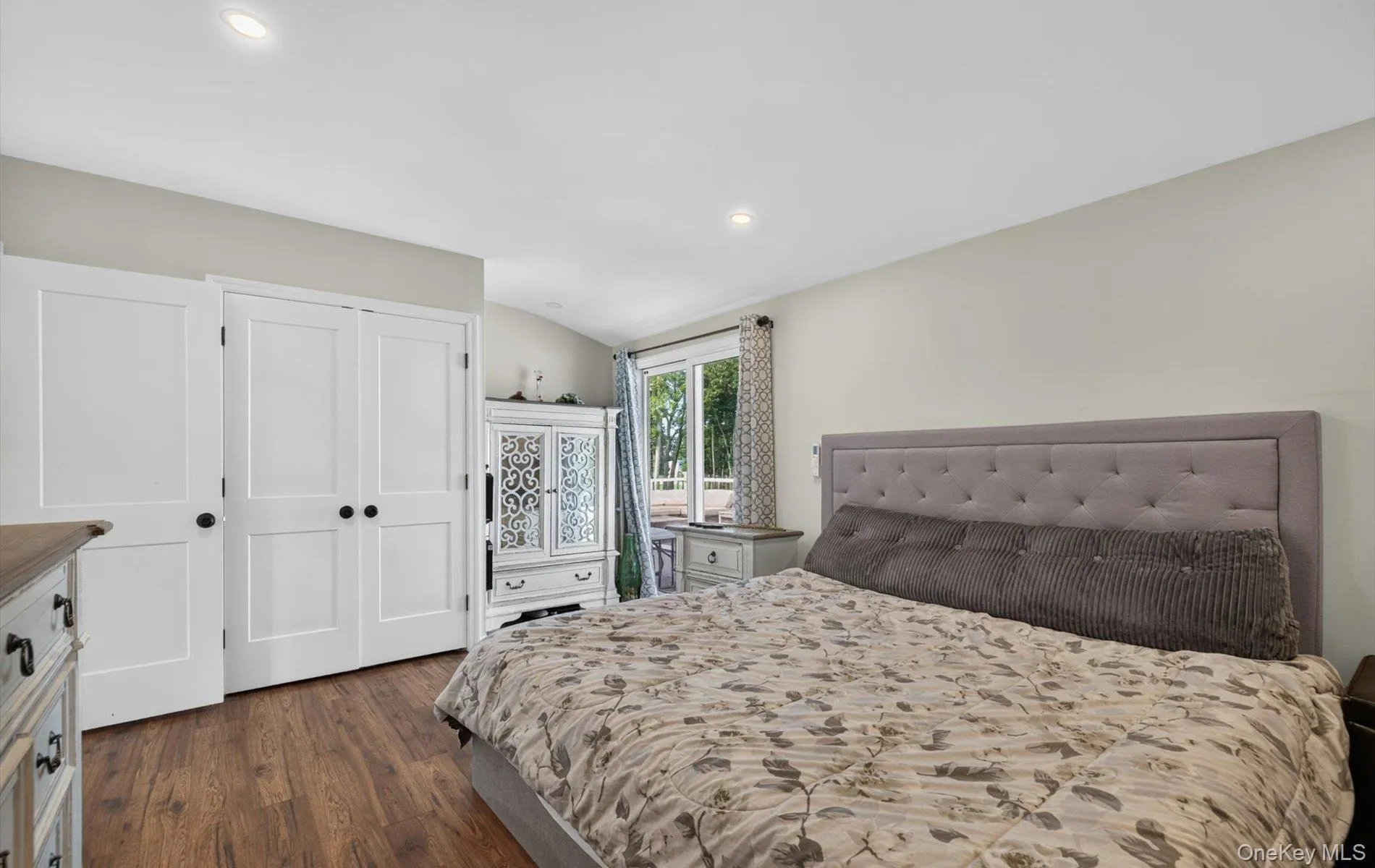 42 Broadway, Brookhaven, NY, 5 Bedrooms Bedrooms, 8 Rooms Rooms,2 BathroomsBathrooms,Residential,For Rent,Broadway,0,1021664 42 Broadway, Brookhaven, NY, 5 Bedrooms Bedrooms, 8 Rooms Rooms,2 BathroomsBathrooms,Residential,For Rent,Broadway,0,1021664