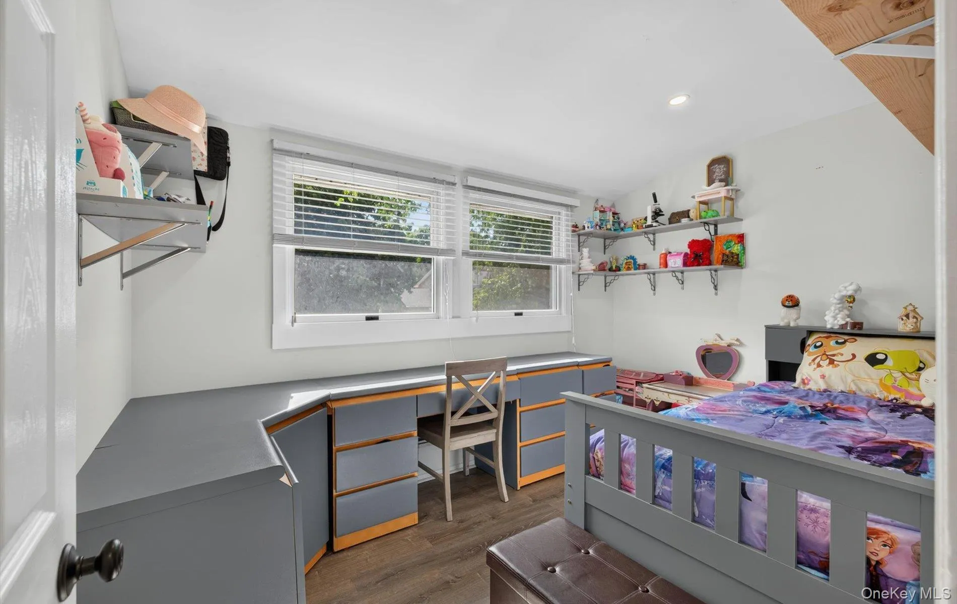 42 Broadway, Brookhaven, NY, 5 Bedrooms Bedrooms, 8 Rooms Rooms,2 BathroomsBathrooms,Residential,For Rent,Broadway,0,1021664 42 Broadway, Brookhaven, NY, 5 Bedrooms Bedrooms, 8 Rooms Rooms,2 BathroomsBathrooms,Residential,For Rent,Broadway,0,1021664