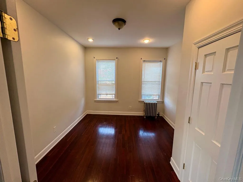 287 Logan Avenue, New York, NY, 3 Bedrooms Bedrooms, 6 Rooms Rooms,1 BathroomBathrooms,Residential Lease,For Rent,Logan,0,1021665 287 Logan Avenue, New York, NY, 3 Bedrooms Bedrooms, 6 Rooms Rooms,1 BathroomBathrooms,Residential Lease,For Rent,Logan,0,1021665