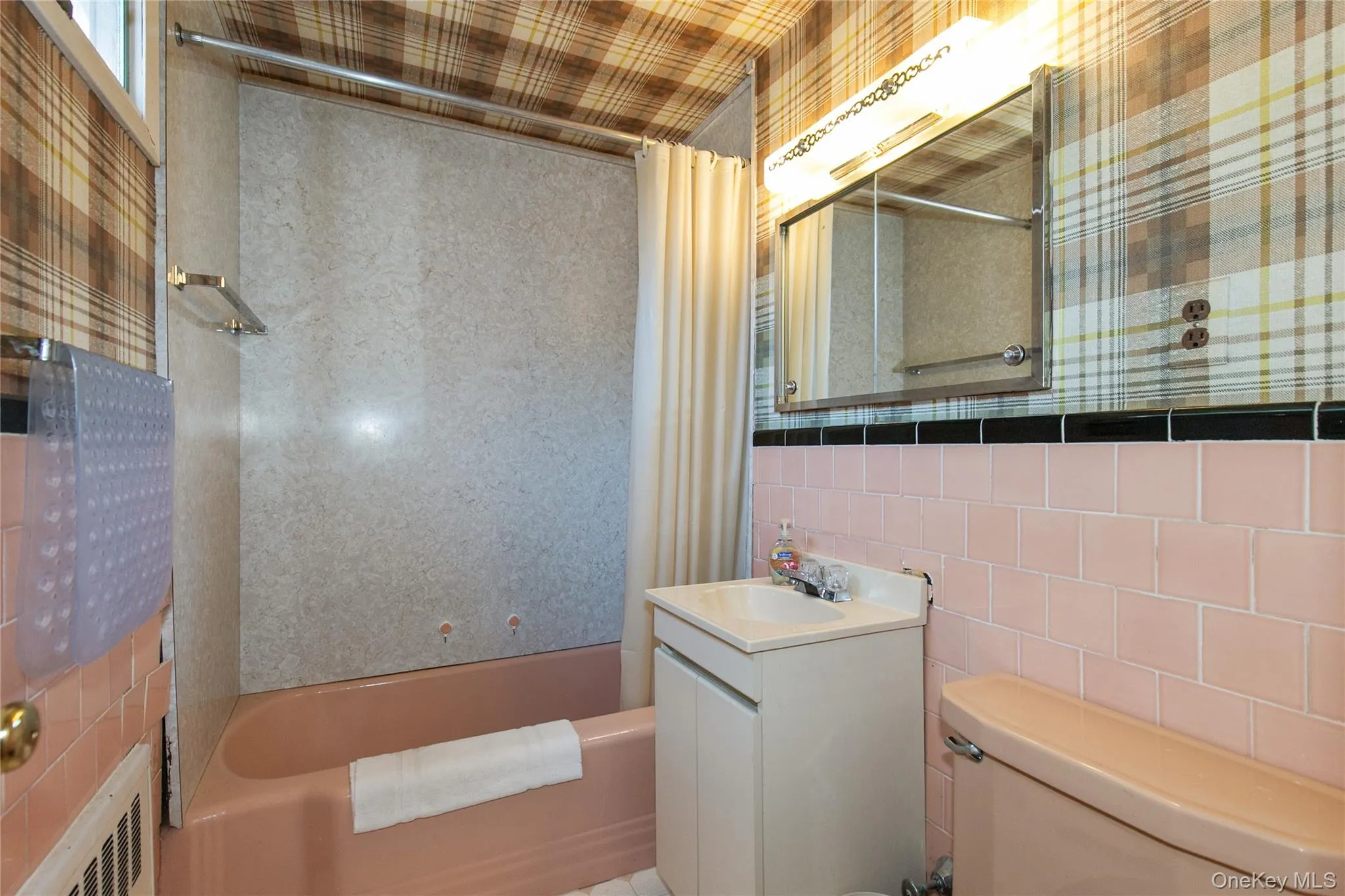 20 RAMSEY Road, North Hempstead, NY, 4 Bedrooms Bedrooms, 8 Rooms Rooms,2 BathroomsBathrooms,Residential,For Rent,RAMSEY,0,1021666 20 RAMSEY Road, North Hempstead, NY, 4 Bedrooms Bedrooms, 8 Rooms Rooms,2 BathroomsBathrooms,Residential,For Rent,RAMSEY,0,1021666