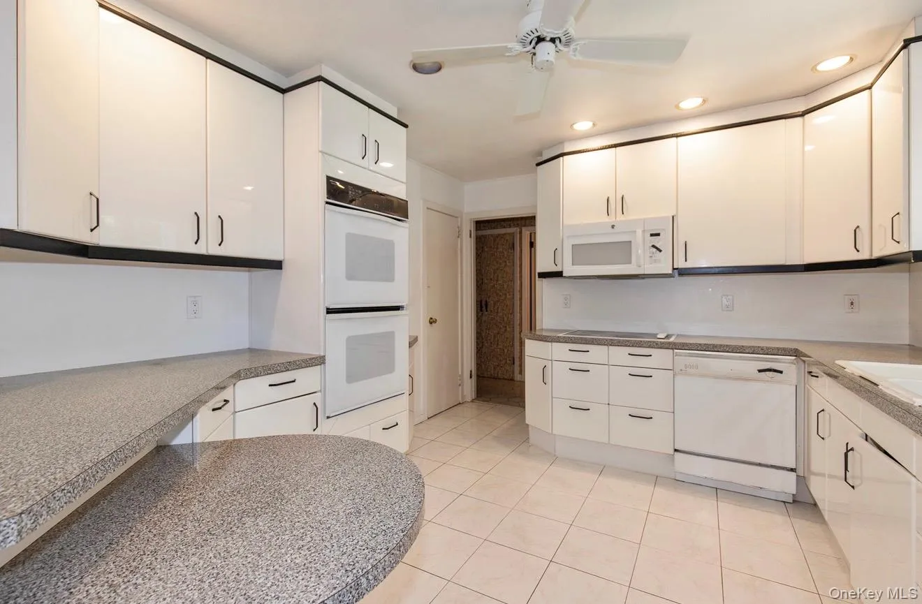 20 RAMSEY Road, North Hempstead, NY, 4 Bedrooms Bedrooms, 8 Rooms Rooms,2 BathroomsBathrooms,Residential,For Rent,RAMSEY,0,1021666 20 RAMSEY Road, North Hempstead, NY, 4 Bedrooms Bedrooms, 8 Rooms Rooms,2 BathroomsBathrooms,Residential,For Rent,RAMSEY,0,1021666