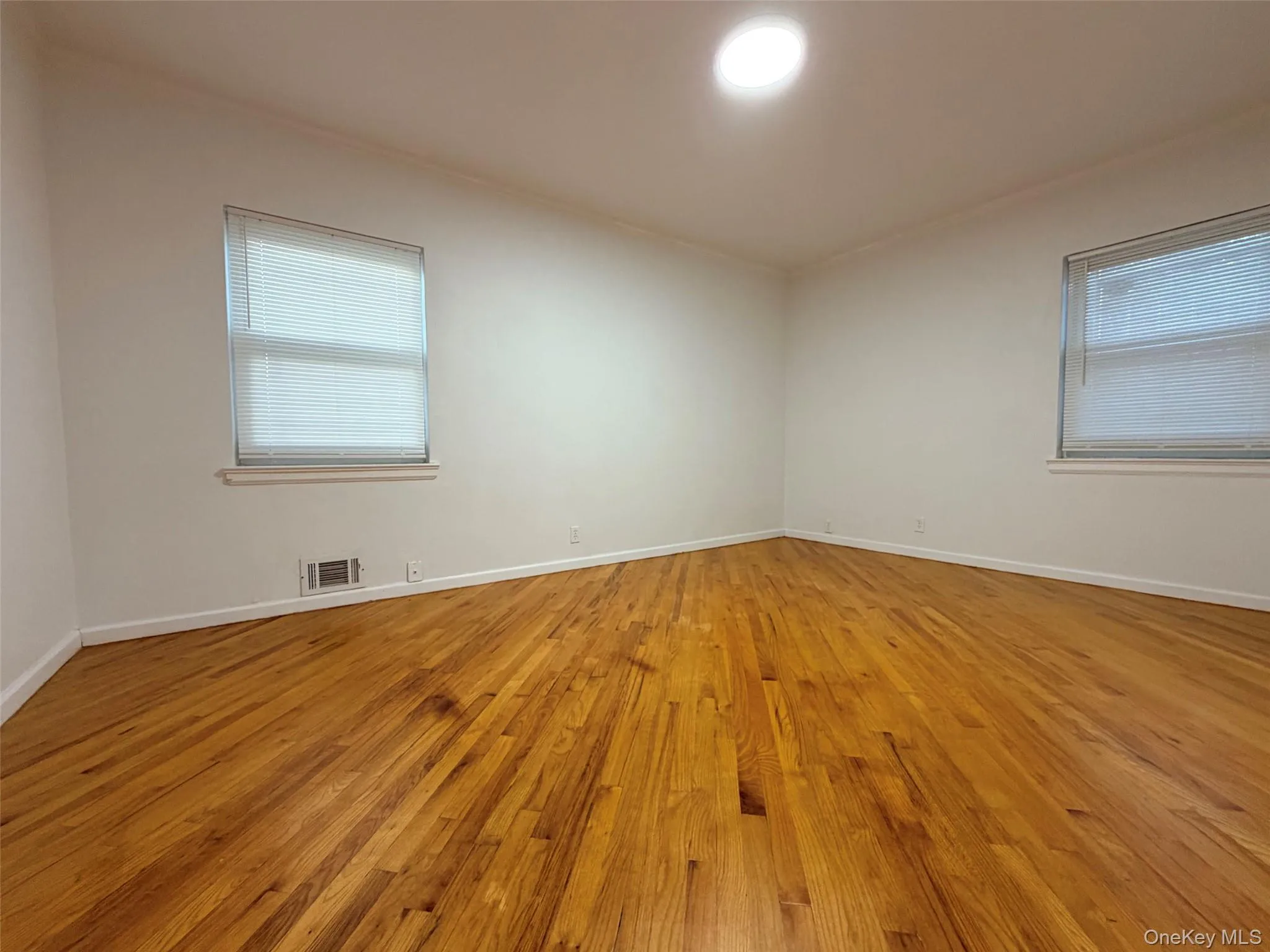 Large Bedroom 1 Large Bedroom 1