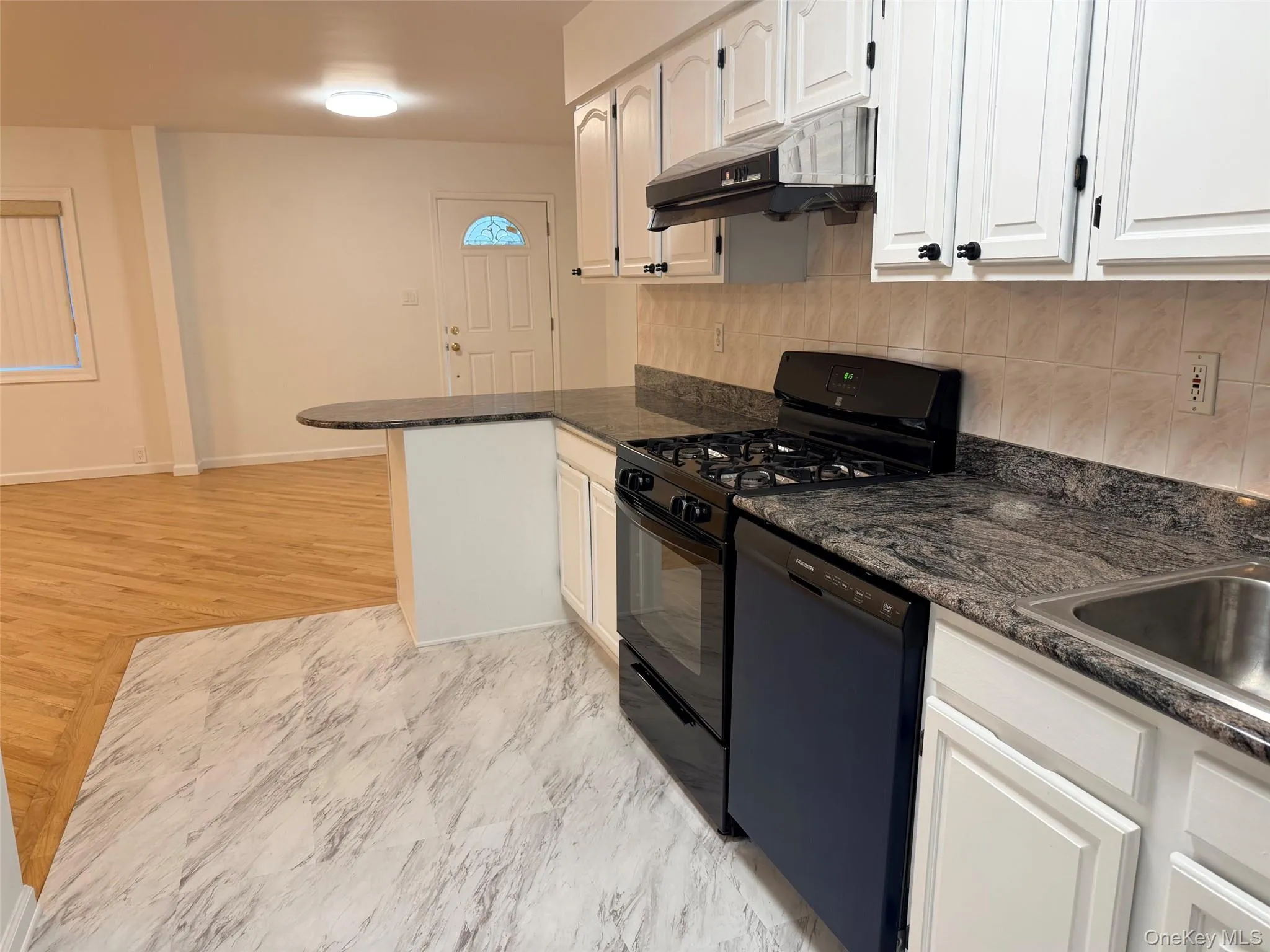New Open Kitchen w.Island New Open Kitchen w.Island