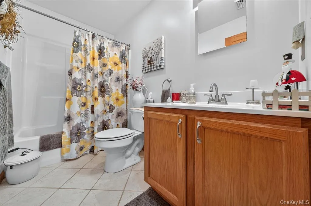 Full Bathroom Full Bathroom