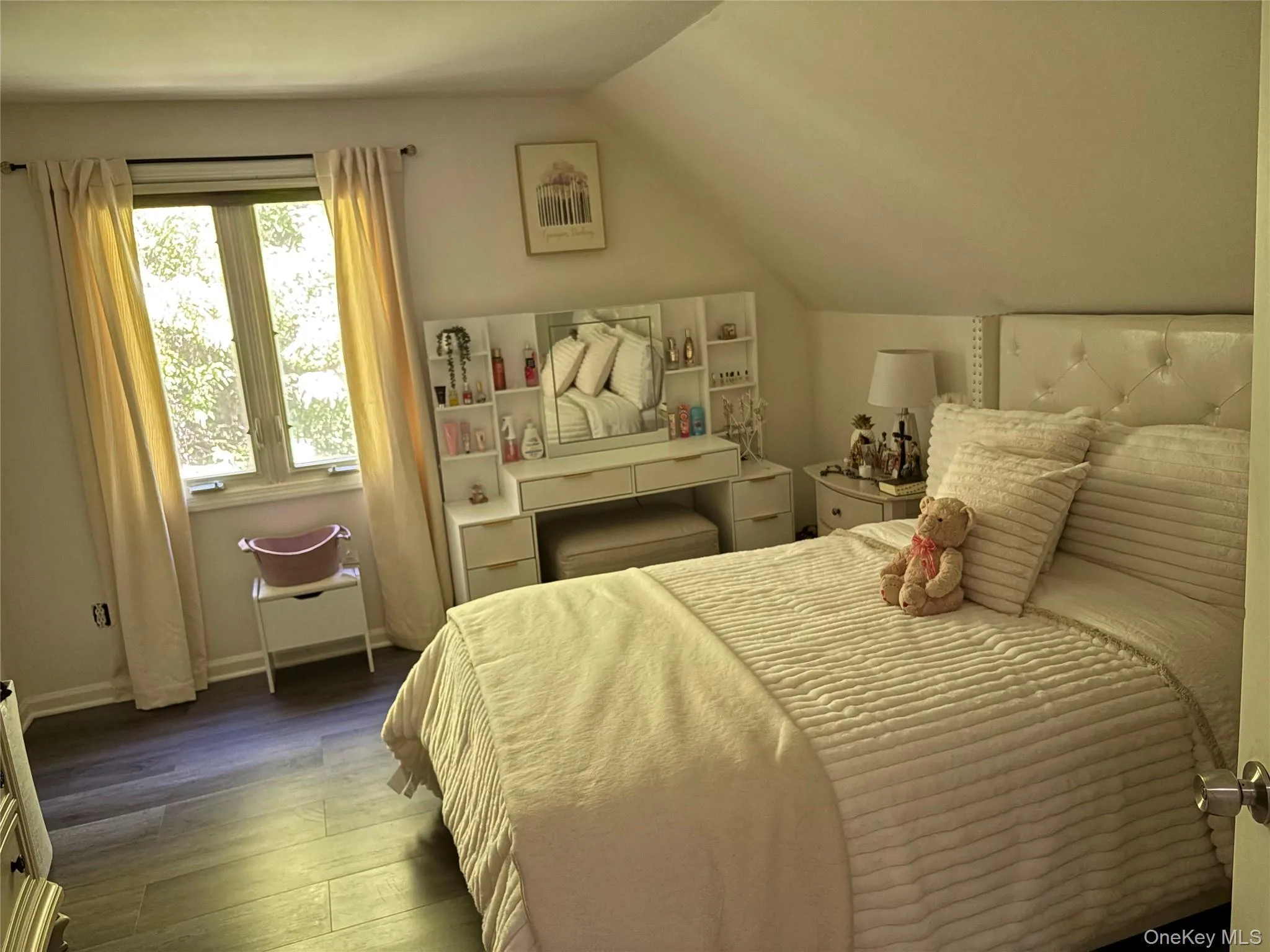 MASTER BEDROOM MASTER BEDROOM
