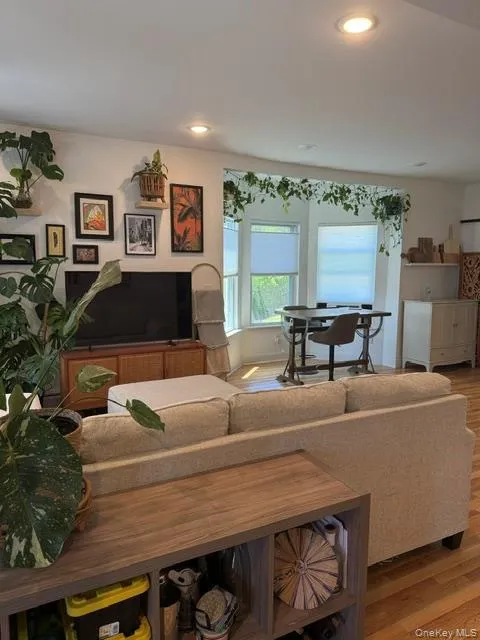 146 Smith Street, Poughkeepsie, NY, 3 Bedrooms Bedrooms, 6 Rooms Rooms,2 BathroomsBathrooms,Residential,For Rent,Smith,0,1021691 146 Smith Street, Poughkeepsie, NY, 3 Bedrooms Bedrooms, 6 Rooms Rooms,2 BathroomsBathrooms,Residential,For Rent,Smith,0,1021691