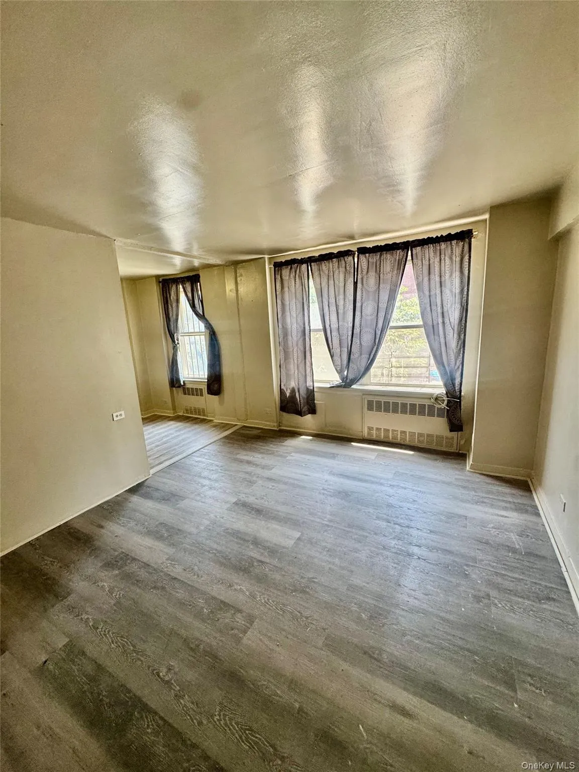 2661 Marion Avenue, New York, NY, 2 Rooms Rooms,1 BathroomBathrooms,Residential,For Rent,Marion,0,1021692 2661 Marion Avenue, New York, NY, 2 Rooms Rooms,1 BathroomBathrooms,Residential,For Rent,Marion,0,1021692