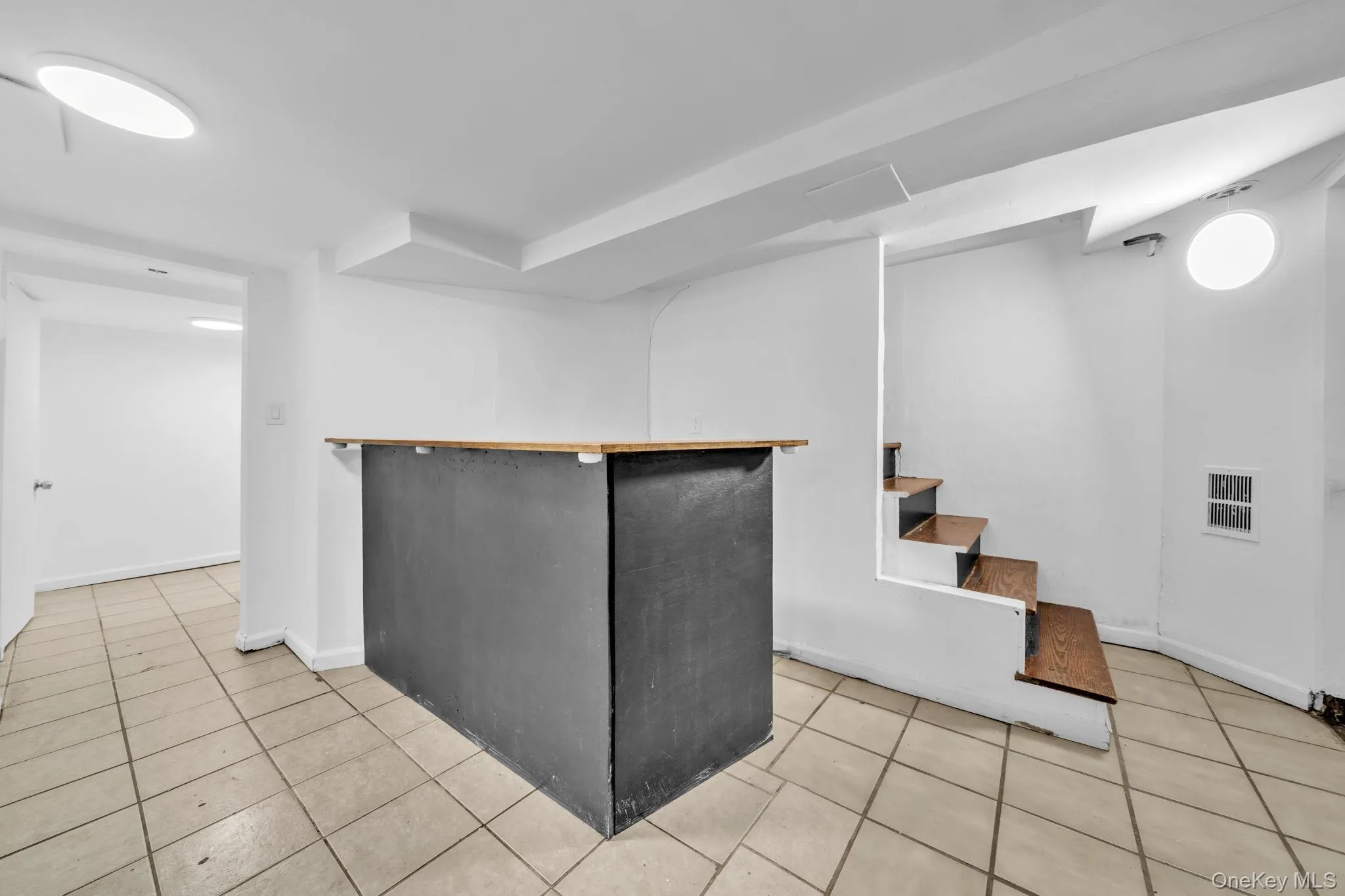 38 Trinity Place, New Rochelle, NY, 4 Bedrooms Bedrooms, 10 Rooms Rooms,2 BathroomsBathrooms,Residential,For Rent,Trinity,0,1021693 38 Trinity Place, New Rochelle, NY, 4 Bedrooms Bedrooms, 10 Rooms Rooms,2 BathroomsBathrooms,Residential,For Rent,Trinity,0,1021693