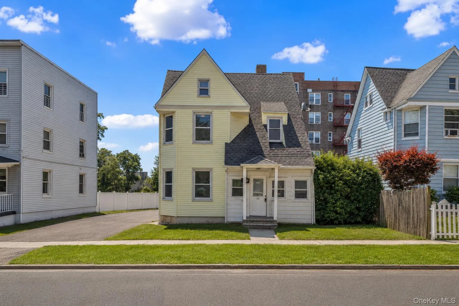 38 Trinity Place, New Rochelle, NY, 4 Bedrooms Bedrooms, 10 Rooms Rooms,2 BathroomsBathrooms,Residential,For Rent,Trinity,0,1021693 38 Trinity Place, New Rochelle, NY, 4 Bedrooms Bedrooms, 10 Rooms Rooms,2 BathroomsBathrooms,Residential,For Rent,Trinity,0,1021693
