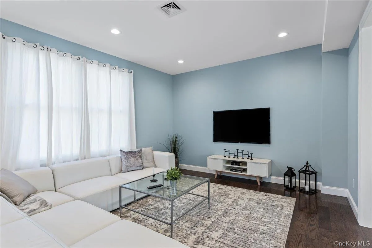 71 Stuyvesant Avenue, Brookhaven, NY, 4 Bedrooms Bedrooms, 8 Rooms Rooms,2 BathroomsBathrooms,Residential,For Rent,Stuyvesant,0,1021698 71 Stuyvesant Avenue, Brookhaven, NY, 4 Bedrooms Bedrooms, 8 Rooms Rooms,2 BathroomsBathrooms,Residential,For Rent,Stuyvesant,0,1021698