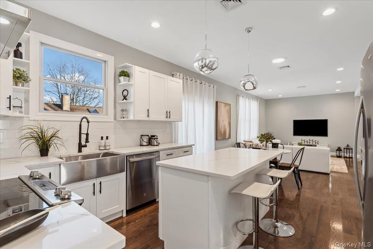 93 Market Street, Brookhaven, NY, 4 Bedrooms Bedrooms, 8 Rooms Rooms,2 BathroomsBathrooms,Residential,For Rent,Market,0,1021704 93 Market Street, Brookhaven, NY, 4 Bedrooms Bedrooms, 8 Rooms Rooms,2 BathroomsBathrooms,Residential,For Rent,Market,0,1021704