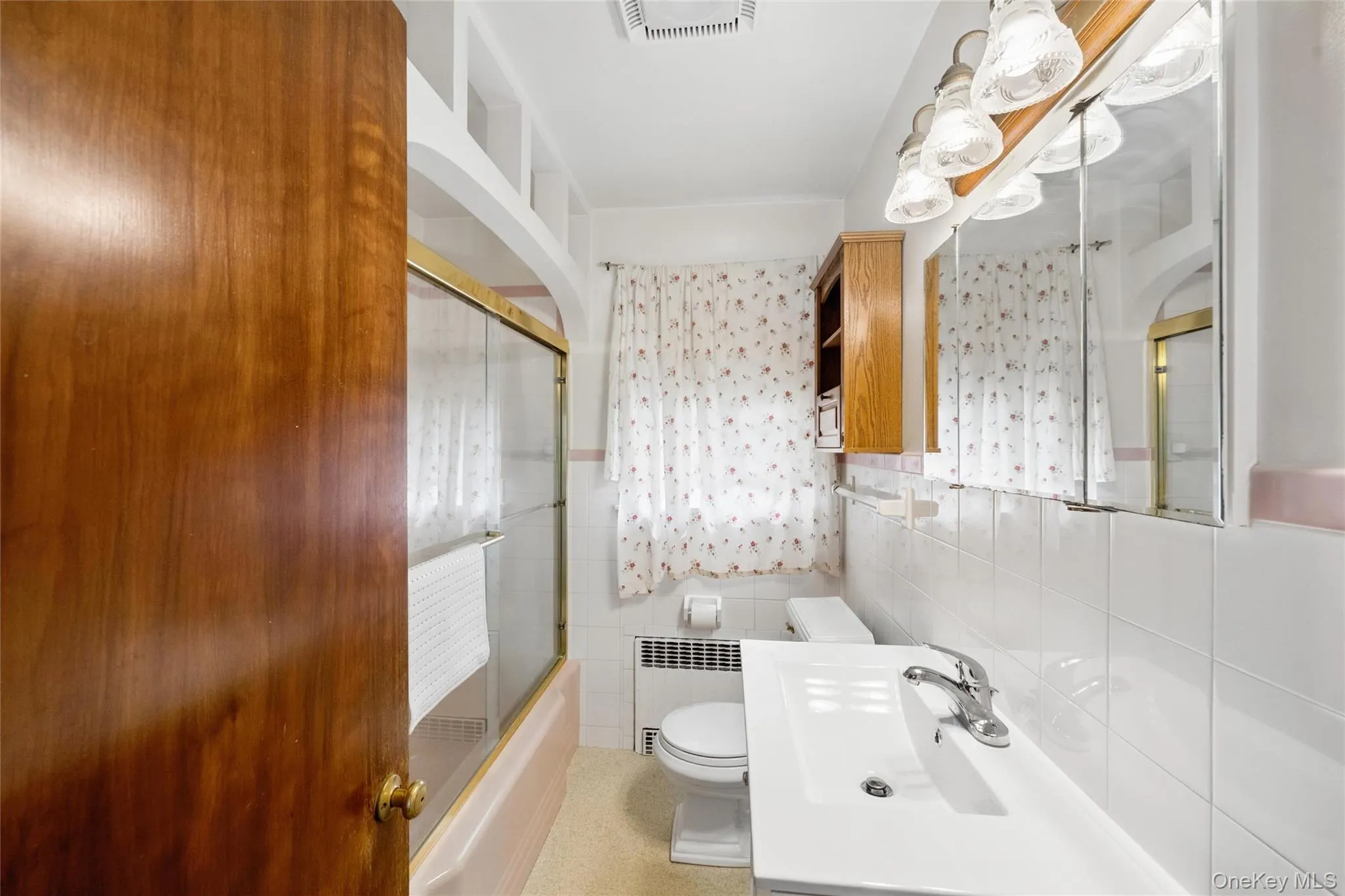 1 Heights Place, Riverhead, NY, 2 Bedrooms Bedrooms, 4 Rooms Rooms,1 BathroomBathrooms,Residential,For Rent,Heights,0,1021706 1 Heights Place, Riverhead, NY, 2 Bedrooms Bedrooms, 4 Rooms Rooms,1 BathroomBathrooms,Residential,For Rent,Heights,0,1021706